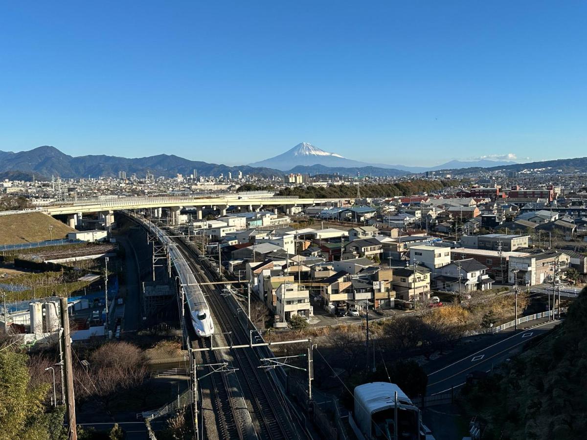 海と山に囲まれた静かな港町の オーシャンビュー 個室ゲストハウスeat&Stay Romey 静岡市 エクステリア 写真